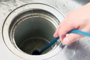 排水管の高圧洗浄は絶対に必要？気になる費用相場と節約のポイント