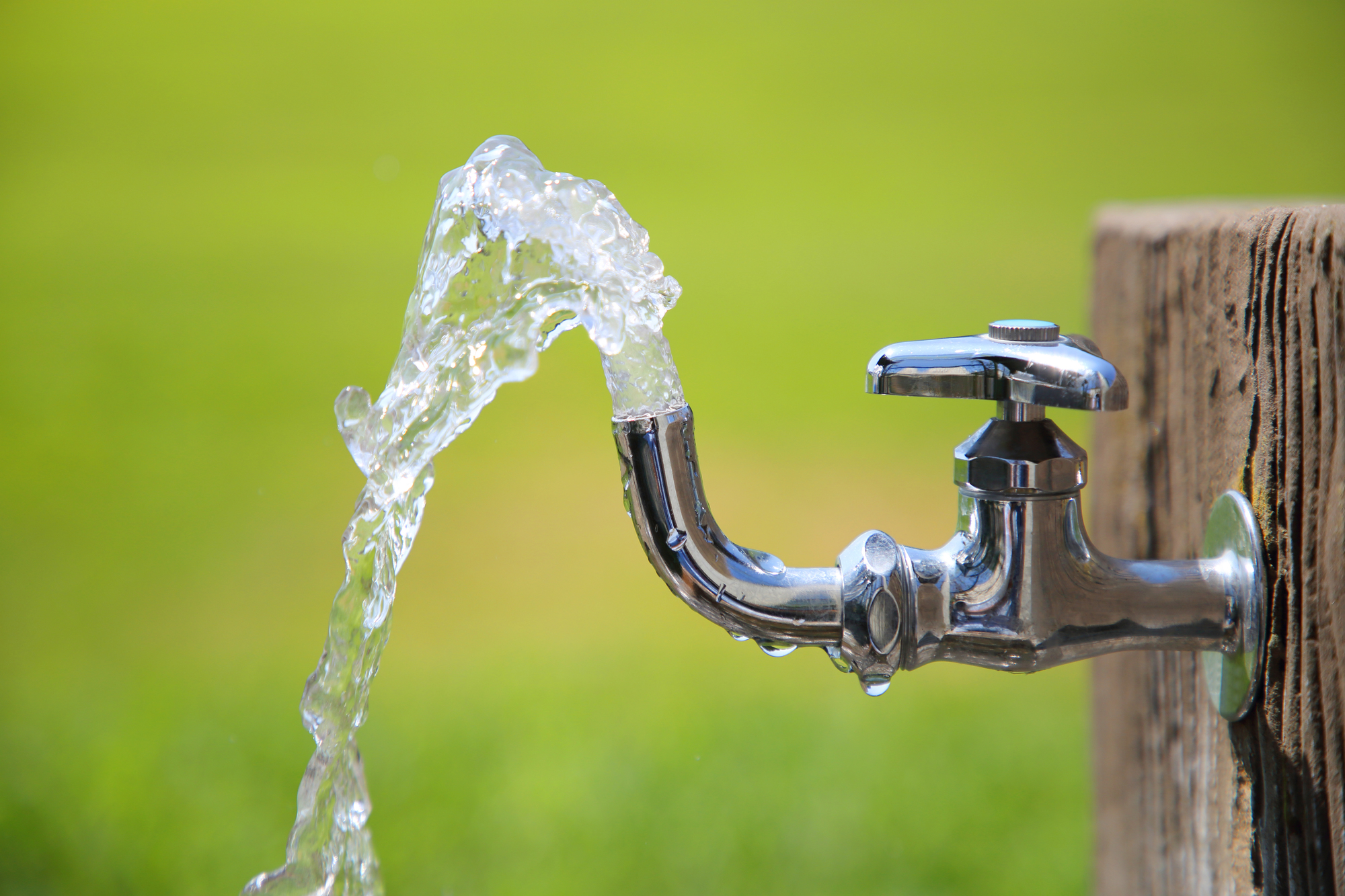 夏の水道から温水が出る原因と対策！冷たい水を使うためにできること 