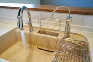 自動水栓を出しっぱなしにする方法と注意点