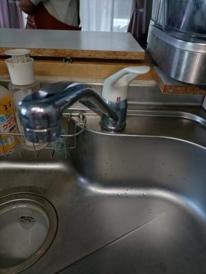 佐賀県三養基郡みやき町に台所蛇口水漏れの修理依頼でお伺いしました。