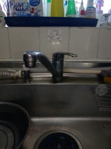 佐賀県三養基郡みやき町に台所蛇口水漏れの修理依頼でお伺いしました。