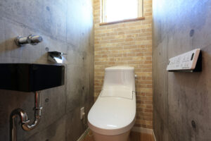 トイレの水漏れやつまりの修理だけじゃない！？水道修理業者に依頼できる内容とは【水道職人：公式】