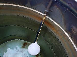 沖縄県沖縄市山内にタンクボールタップ交換作業でお伺いしました