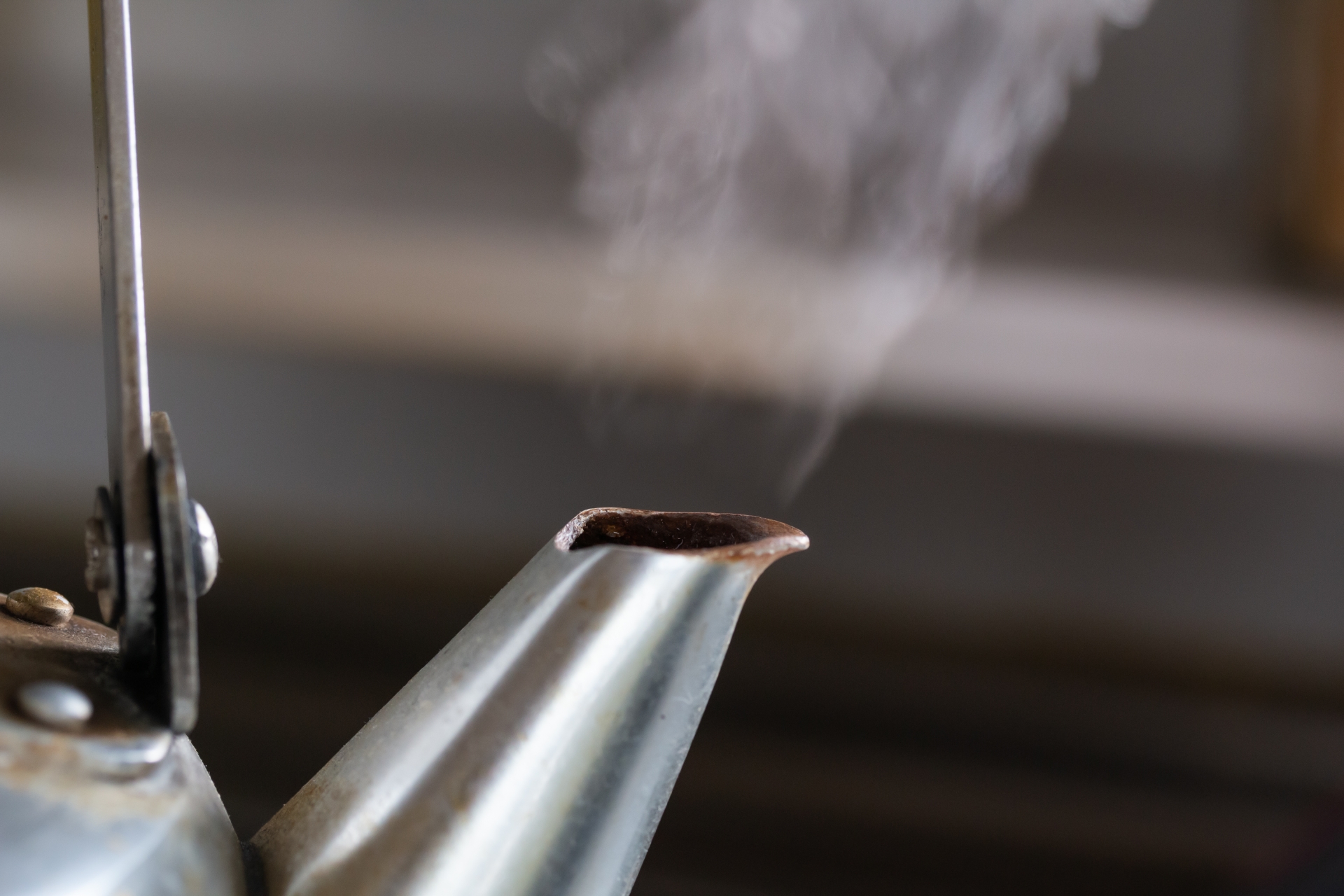 トイレのつまりはお湯で解消できる？手順や注意点を解説