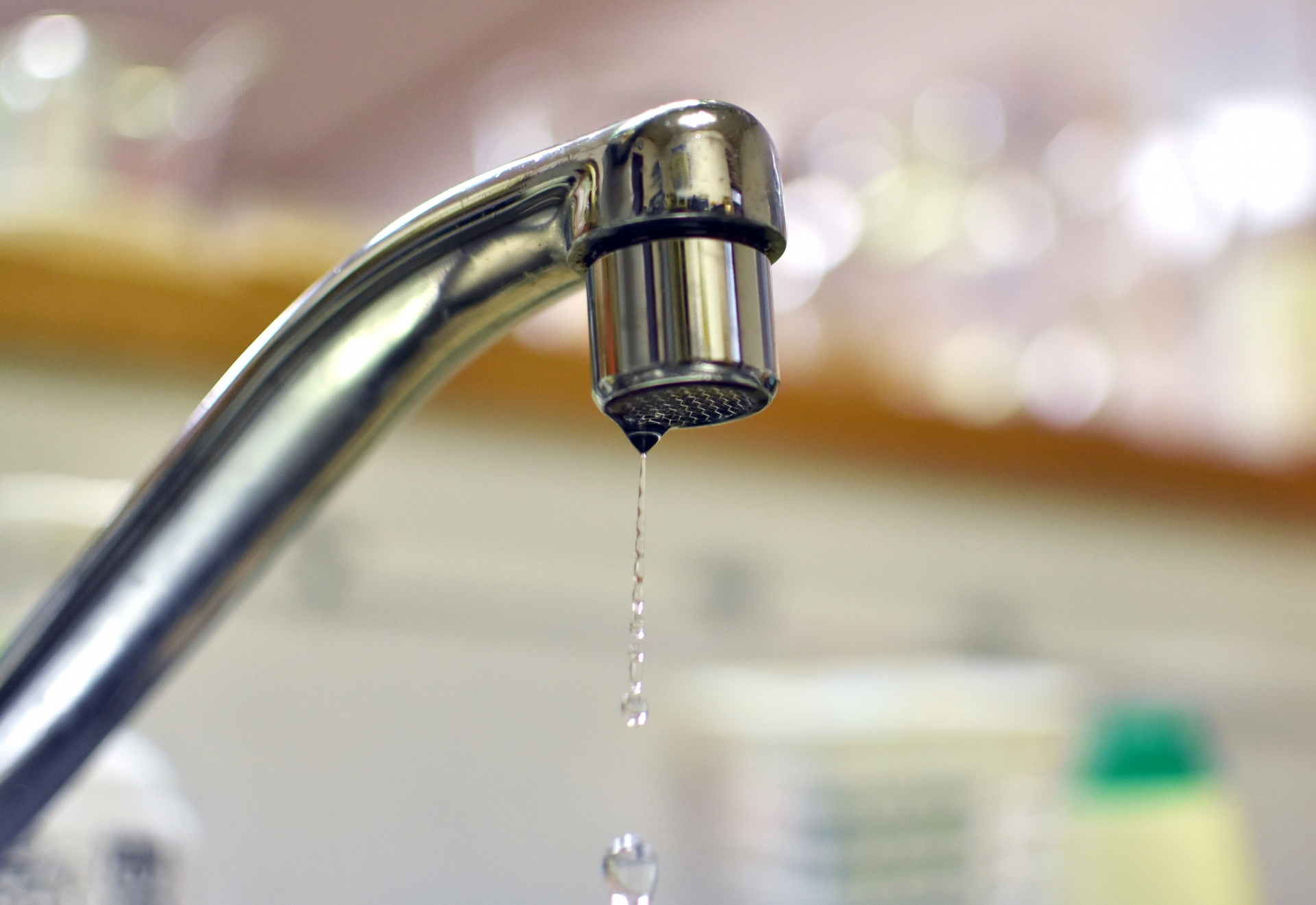 シングルレバー混合栓の水漏れの原因とは？対処法も解説