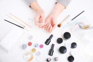 マニキュアや除光液の正しい捨て方は？排水口に捨てると深刻な問題になる可能性も【水道職人：公式】