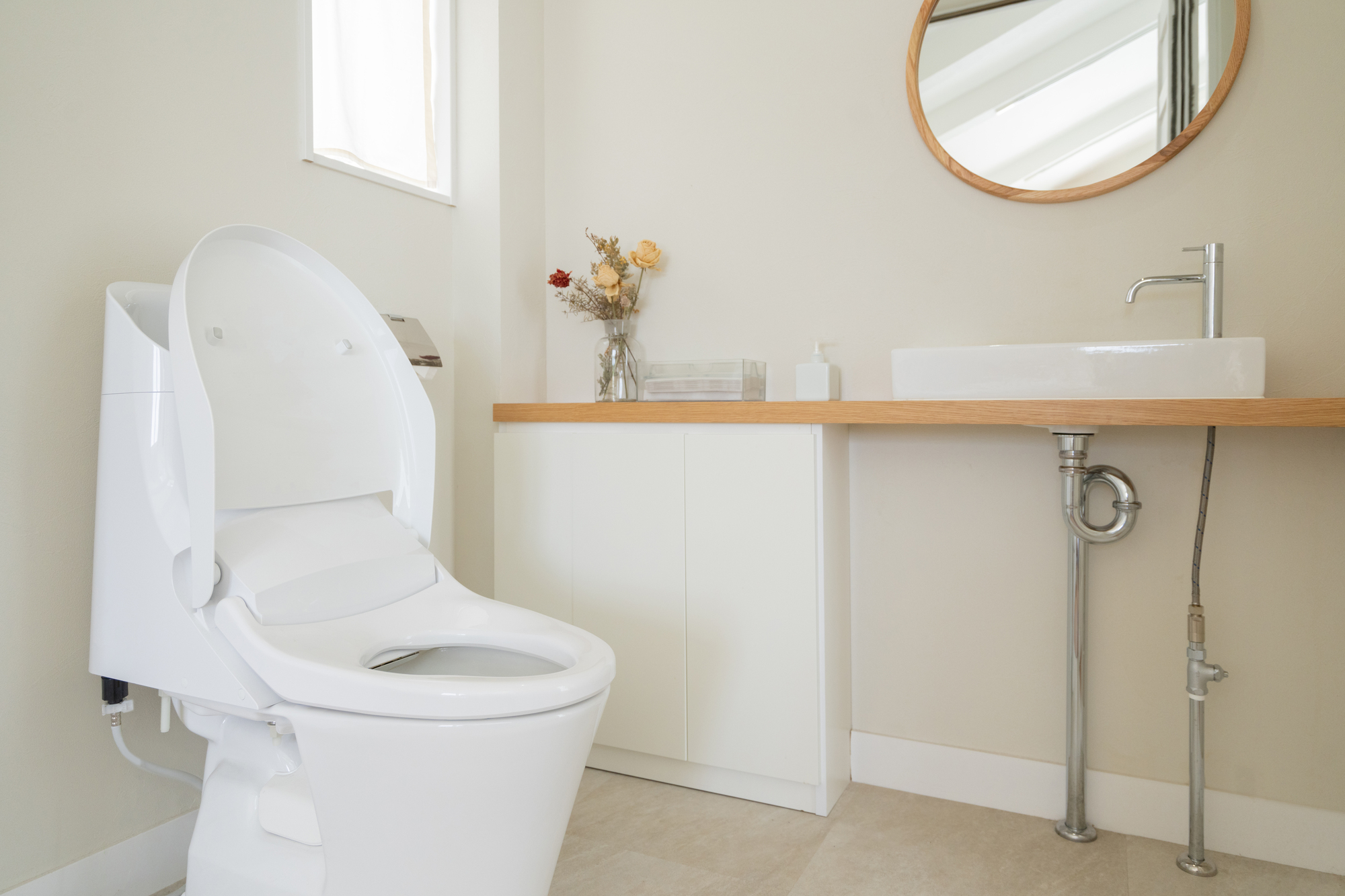 トイレの水圧はどのくらい必要？弱い強いの目安とトラブル対策【水道職人：公式】