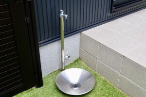 庭先を彩るおしゃれな屋外水栓の選び方とプロが教える設置のポイント【水道職人：公式】
