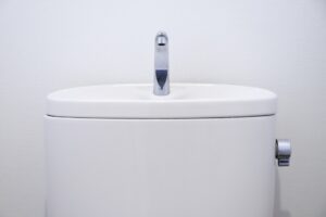 トイレタンクが水漏れを起こす原因は？応急処置の方法も紹介