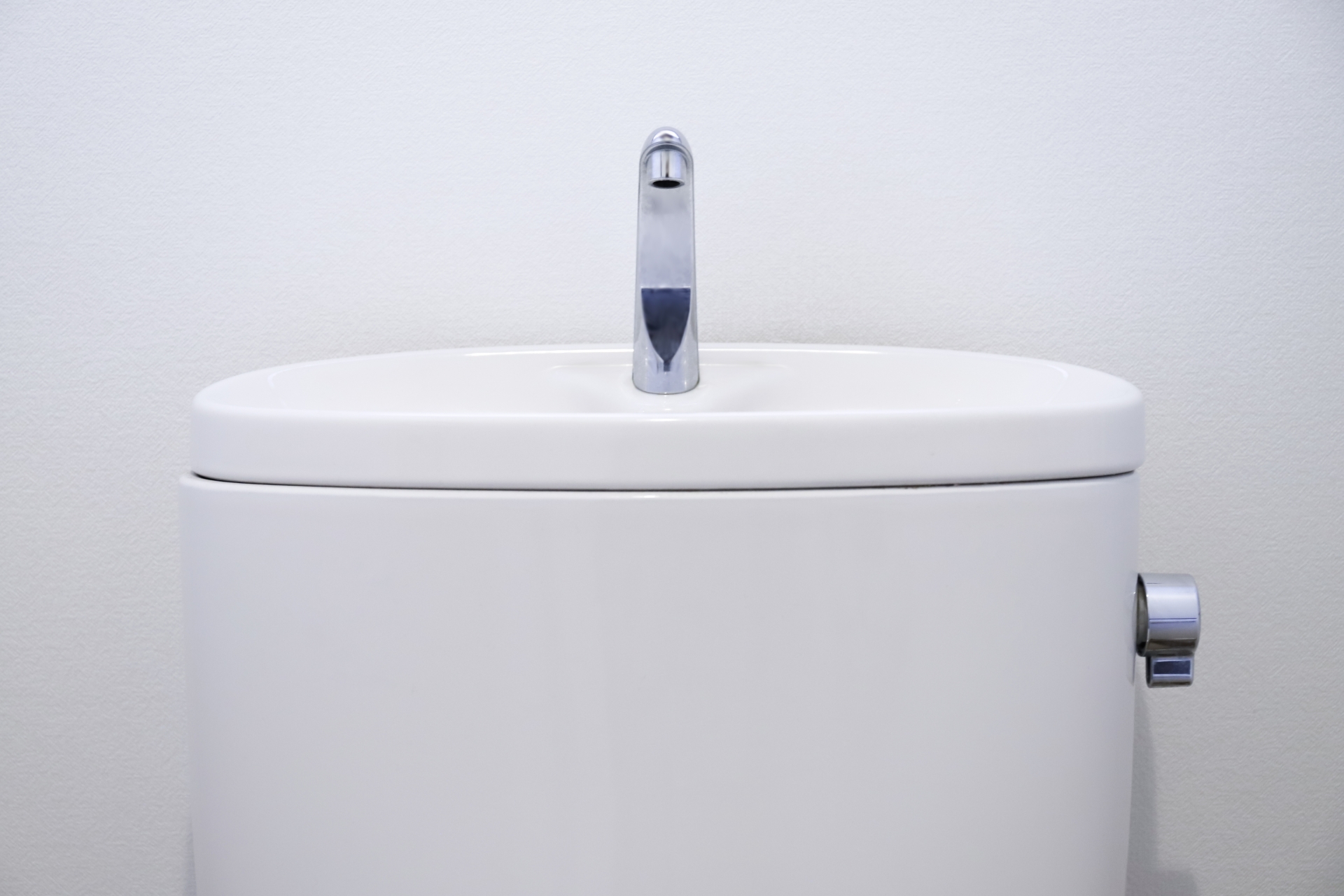 トイレタンクが水漏れを起こす原因は？応急処置の方法も紹介